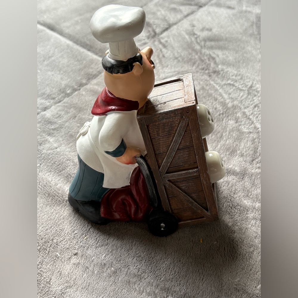 Chef Salt and Pepper Shaker Set - Picture 4 of 6